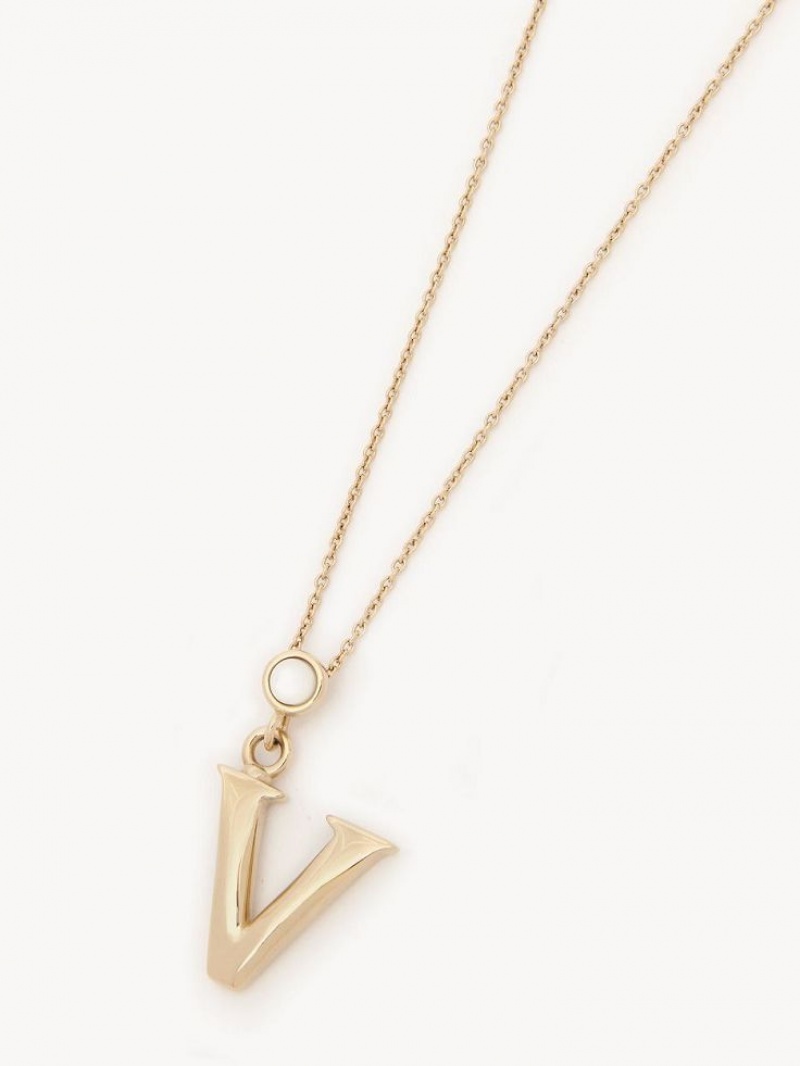 Collares Chloe Alphabet With Pendant Doradas | CHE-SR14334