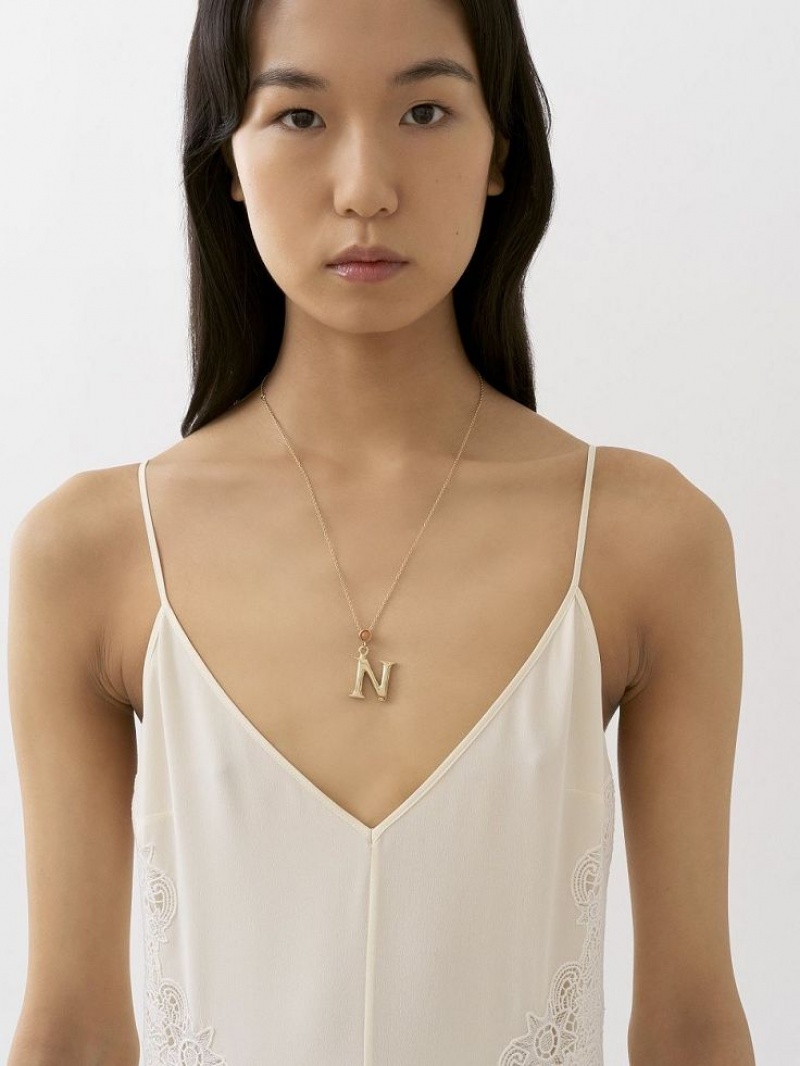 Collares Chloe Alphabet With Pendant Doradas | CHE-SR14342